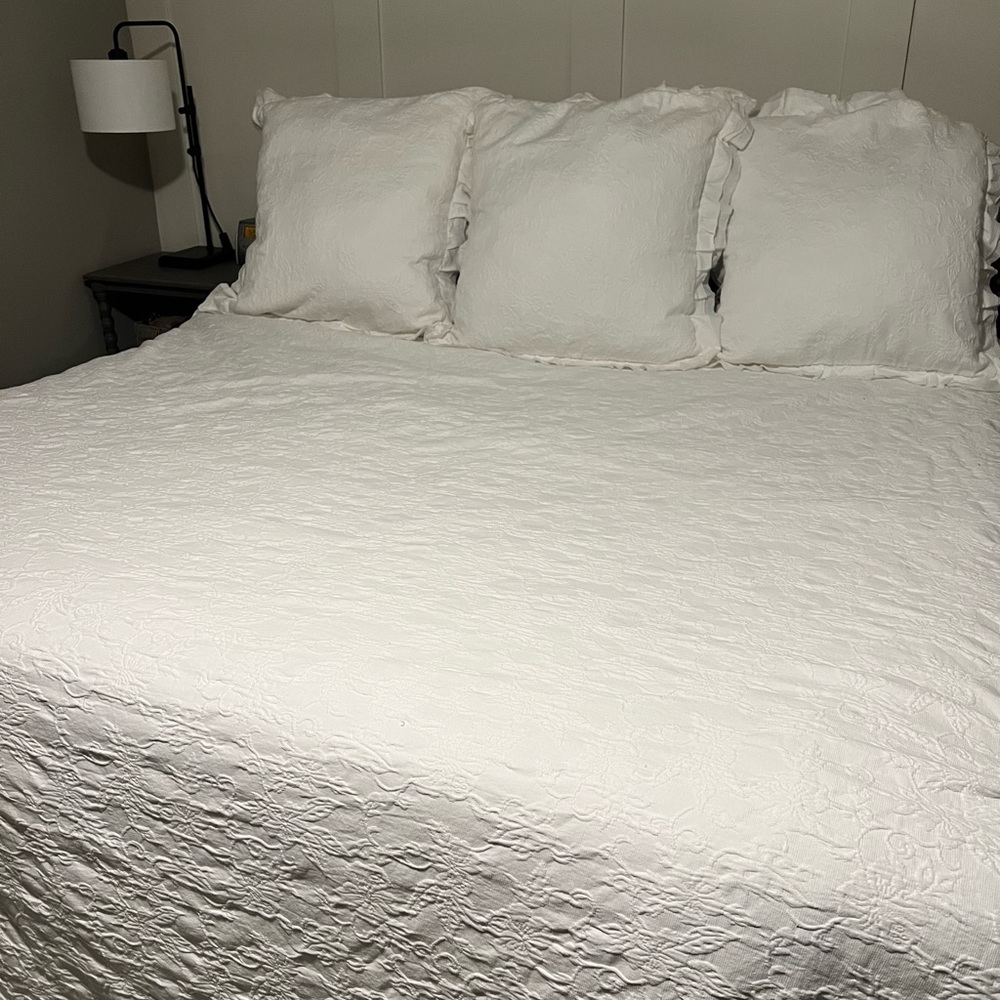 DOCOFIL King Matelasse Coverlet + 4 Euro Shams Made in Portugal New